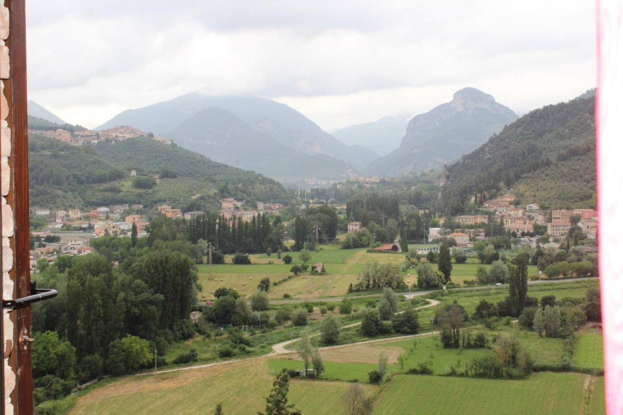 Il Castello Sul Lago Arrone Екстериор снимка